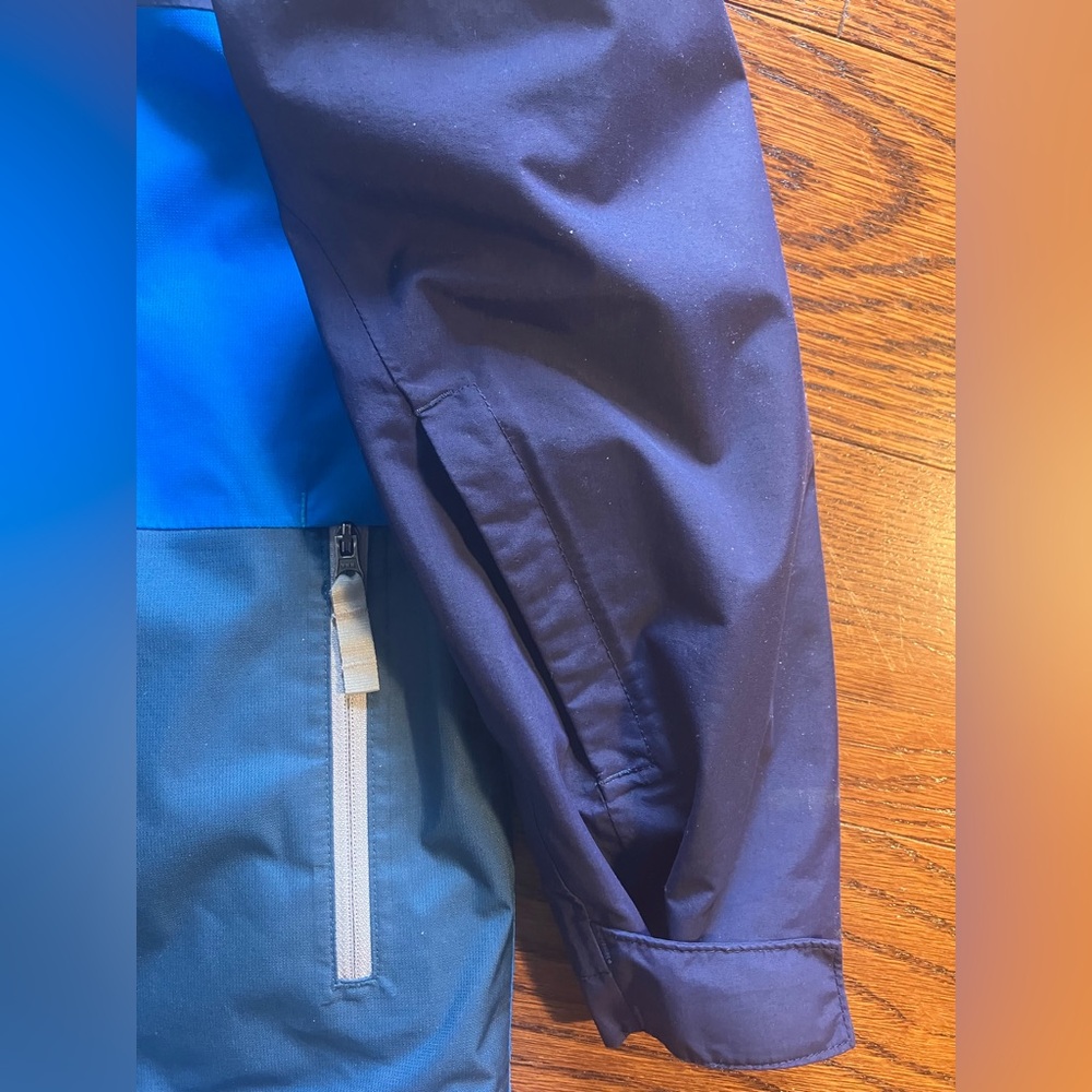 The North Face Kids Blue and Dark Jacket - Picture 11 of 15